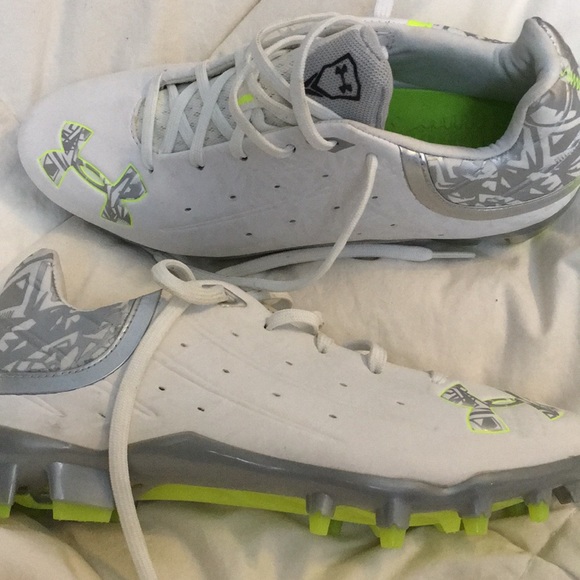 Under Armour Cleats - Picture 1 of 3